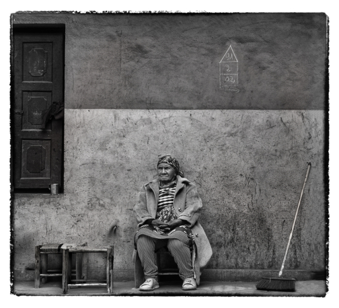 Projected-Mono-Margrit-Wendt-Waiting-For-Godot-Gold.jpg