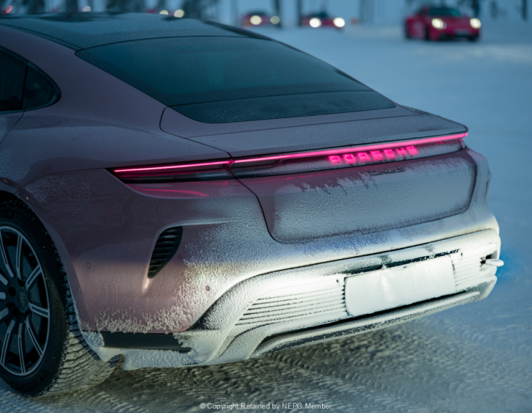 Set-Digital-Bronze-Vara-Mukundala-Porsche-on-Ice